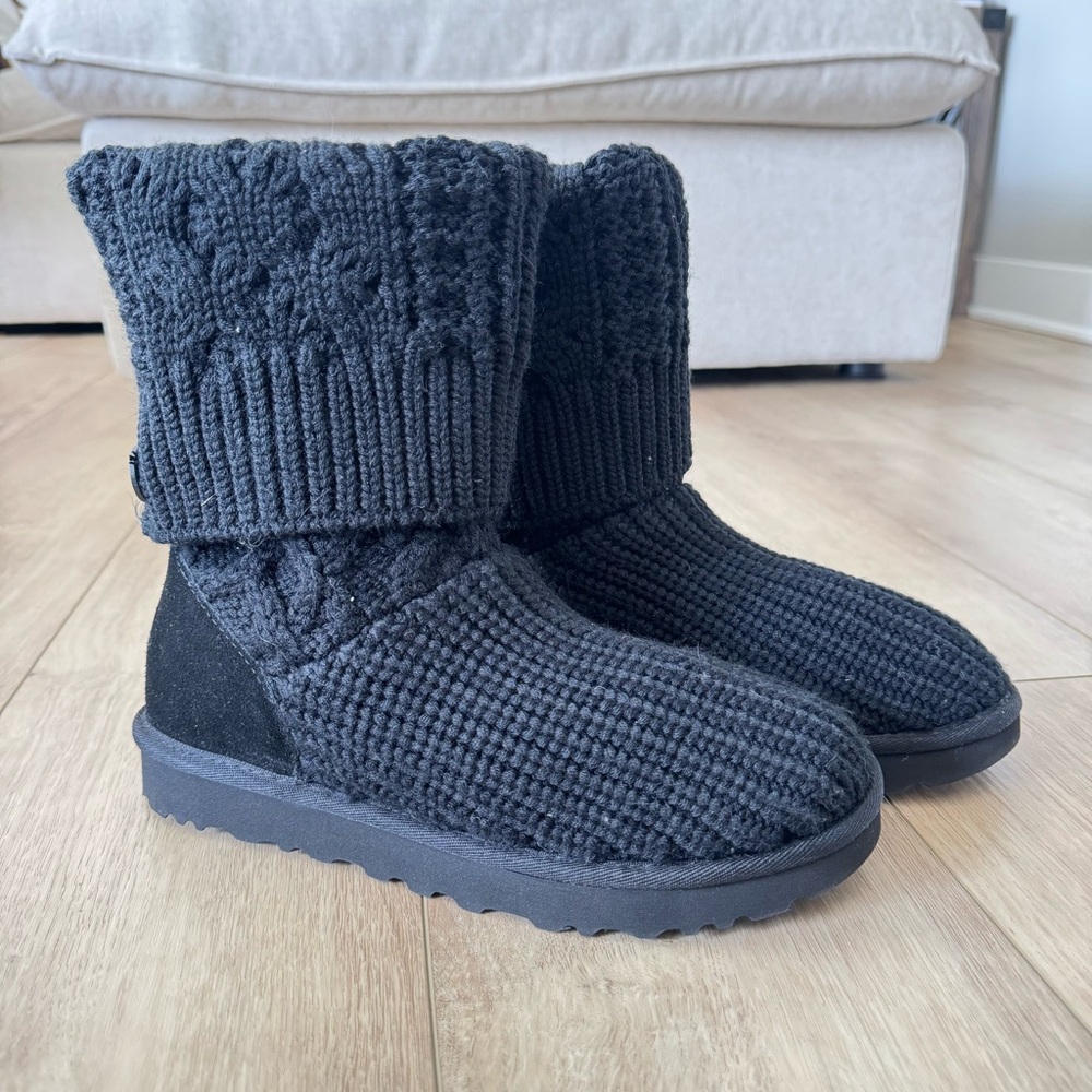 UGG Classic Cardi Cabled Knit -Black